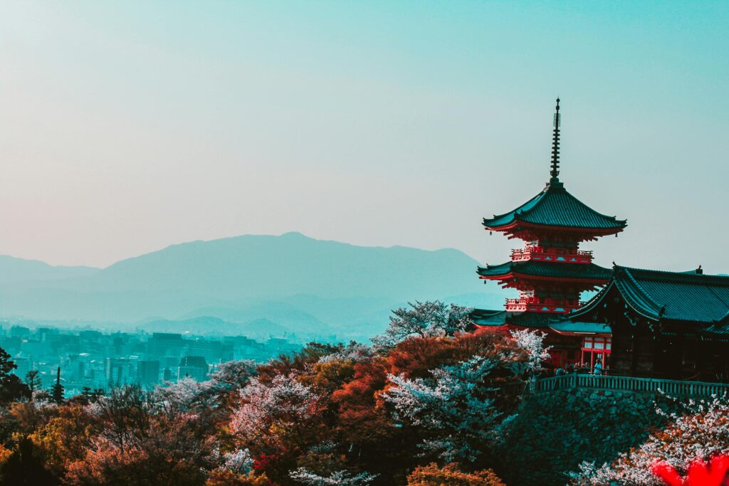 Japan Schrein: Als Shintō-Schrein wird im Deutschen allgemein eine religiöse Stätte des Shintō bezeichnet
